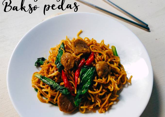 Mie goreng bakso pedas simpel