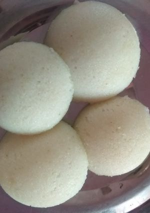 A picture of Idli.