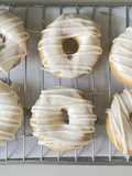 โดนัทไวท์ช็อคโกแลต Baked white chocolate donuts