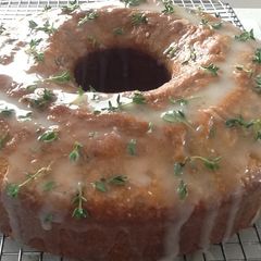 A picture of Lemon and thyme bundt cake.
