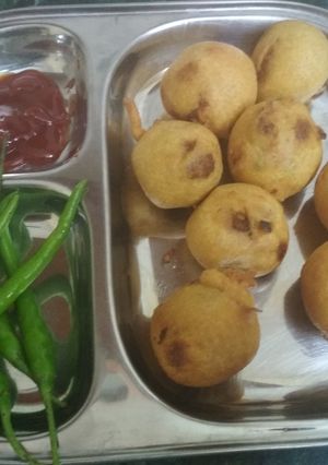 बटाटा वडा (Batata vada recipe in Hindi) रेसिपी मुख्य फोटो
