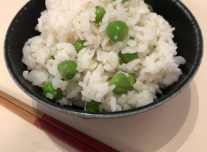 Una foto de Arroz cocido con guisantes verdes arvejas Japonés MAME - GOJAN🇺🇾🇯🇵豆御飯