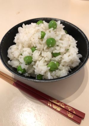Una foto de Arroz cocido con guisantes verdes arvejas Japonés MAME - GOJAN🇺🇾🇯🇵豆御飯