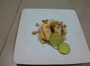 Una foto de Lomito de pollo en salsa menier con ajo🐆🍜🍰😝