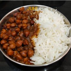 A picture of Punjabi Black Chikpeas Curry.