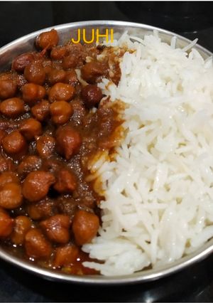 A picture of Punjabi Black Chikpeas Curry.