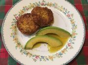 Una foto de falafel con zanahoria