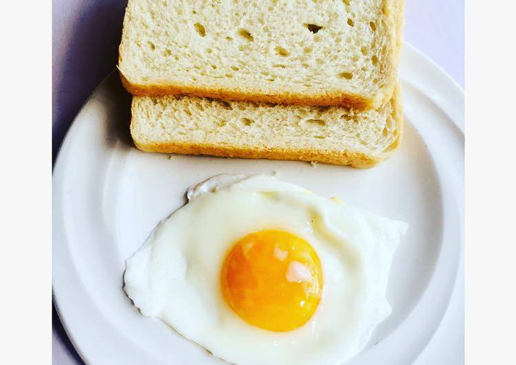 Pouch egg served with bread