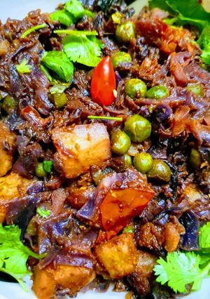 A picture of Purple Cabbage Curry.