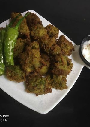 લીલા ચણા ના ગોટા (Green Chana Gota Recipe In Gujarati) રેસીપી મુખ્ય ફોટો