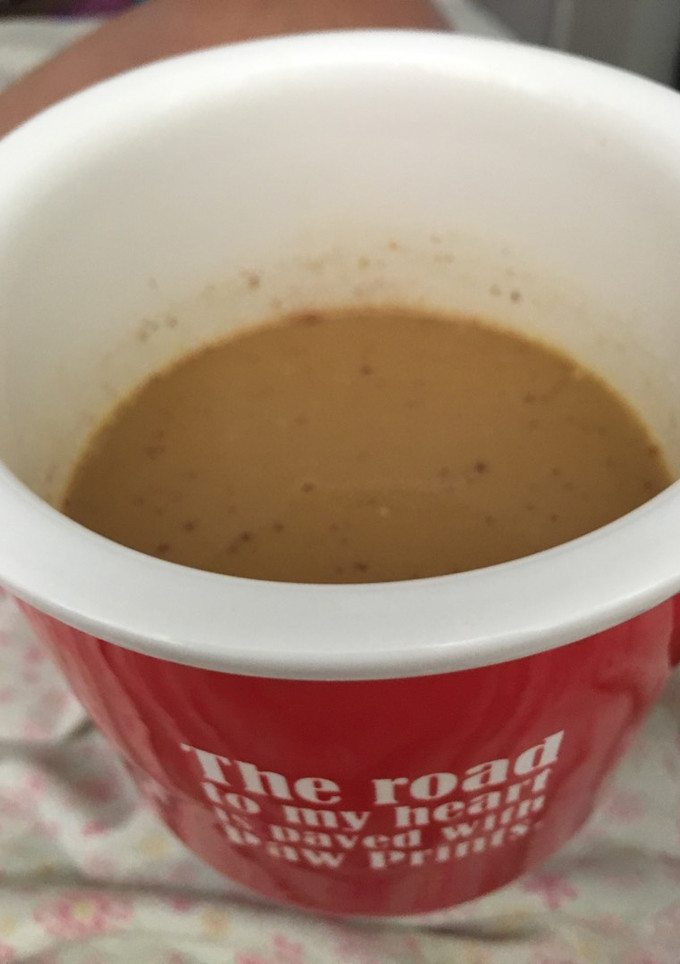 Una foto de Crema de almendras y coco con café y especias