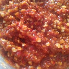 A picture of Lehsan ki chutney.