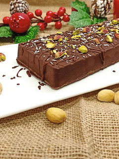 Una foto de Turrón de pistachos y coco 🍫 (Mambo Cecotec)