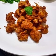 A picture of Cauliflower pakoda.