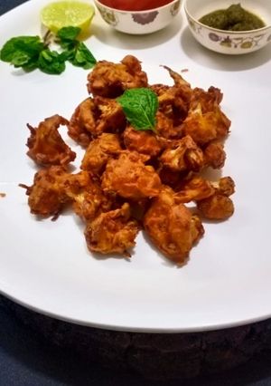 A picture of Cauliflower pakoda.