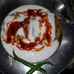 A picture of Aalu Tikki Chaat.
