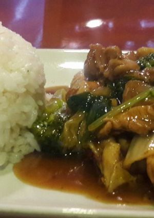Una foto de Pollo Salteado  con Verduras (al estilo chino)