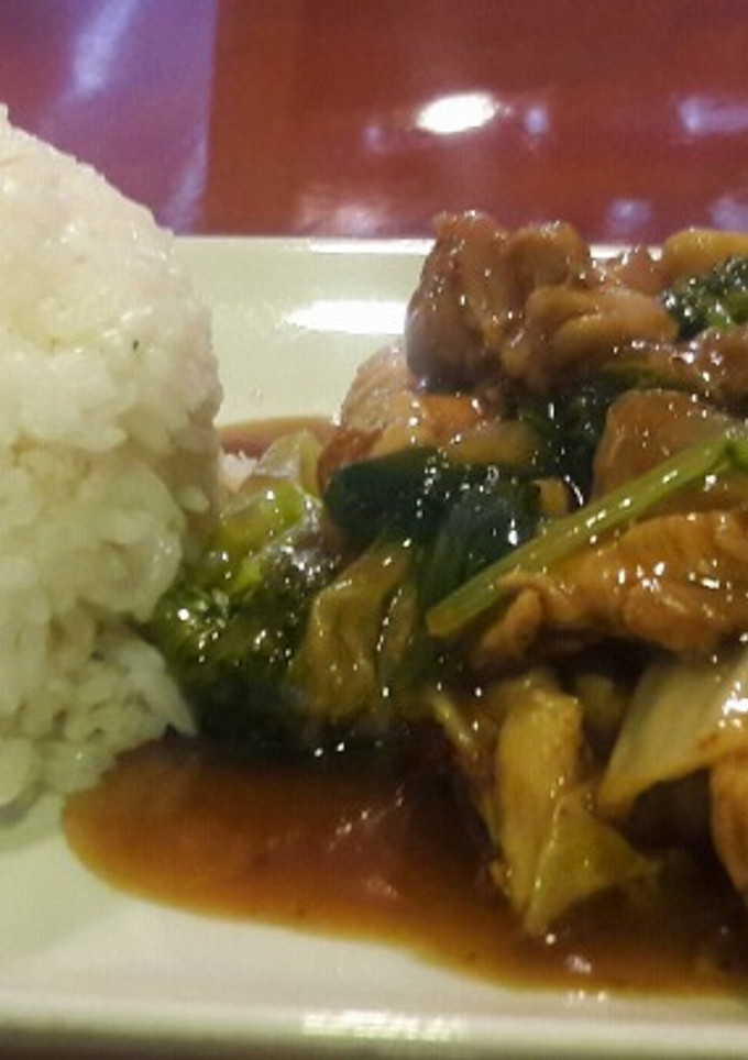 Una foto de Pollo Salteado  con Verduras (al estilo chino)