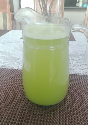 Una foto de Agua de cilantro y limón