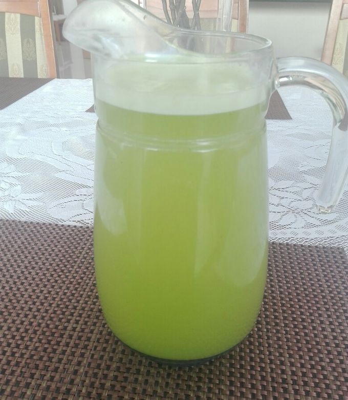 Una foto de Agua de cilantro y limón