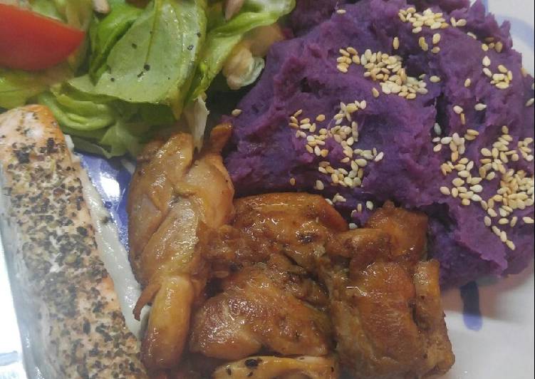 Salad and mashed ubi ungu