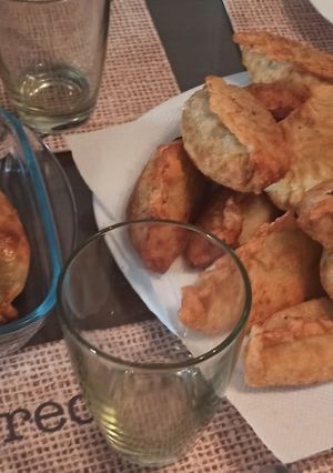 Una foto de Empanadas de queso y de carne