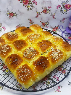 عکسی از دستور نان هل وگلاب (Rose bread)🥰