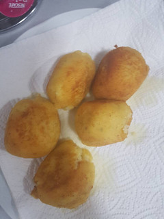 Una foto de Bolas de patata rellenas de bacon y queso