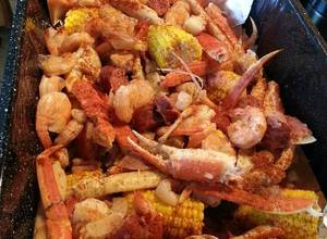 Seafood boil w/red n hot sauce Recipe by Hessa - Cookpad