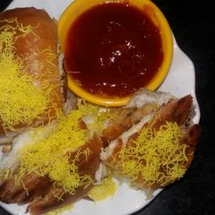 A picture of Indori pav patties.