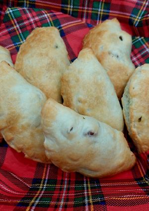 Foto di Fagottini di sfoglia con salsiccia e friarielli