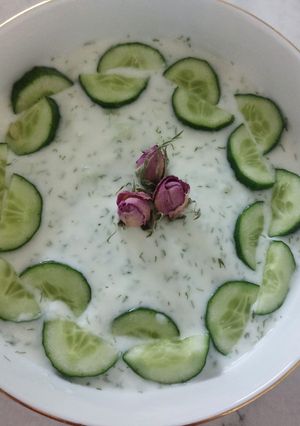 عکسی از دستور ماست و خیار و شوید