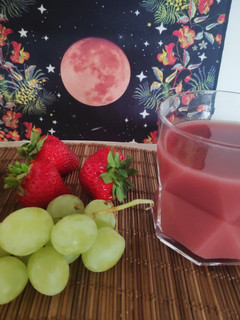 A picture of Mixed Fruit Smoothie 🍓🍌🍎.