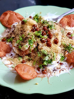 सेव पापड़ी चाट (sev papdi chaat recipe in Hindi) रेसिपी मुख्य फोटो