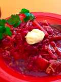 Mi borsch de invierno, sopa caliente de remolacha para el frío