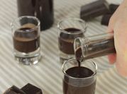 Una foto di liquore cioccolato