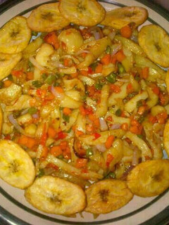 A picture of Fry plaintain and sauce.