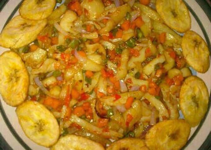Fry plaintain and sauce