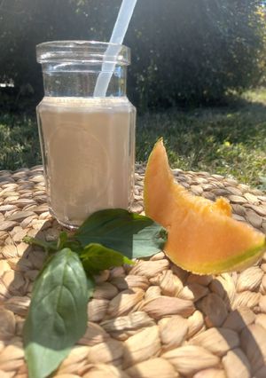 Une photo de Smoothie melon, skyr et basilic