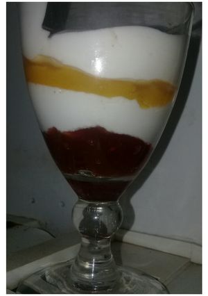 Una foto de Postre en copa fácil y rápido