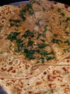 हरा धनिया पराठे (Hara dhaniya parathe recipe in hindi) रेसिपी मुख्य फोटो