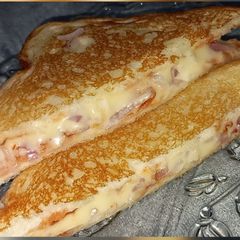 Cheesy Siracha Toasties A picture of Cheesy Siracha Toasties.