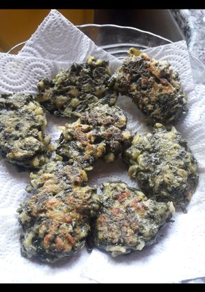 Una foto de Croquetas de acelga y fideos