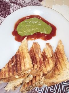 વેજીટેબલ ગ્રીલ સેન્ડવીચ (Vegetable Grill Sandwich Recipe In Gujarati) રેસીપી મુખ્ય ફોટો