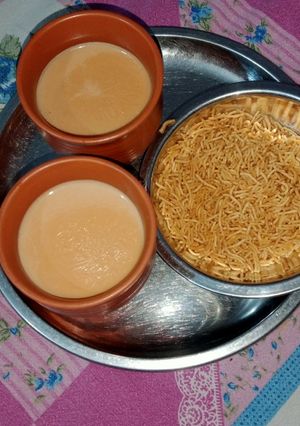 अदरक चाय (Adrak chai recipe in hindi) रेसिपी मुख्य फोटो