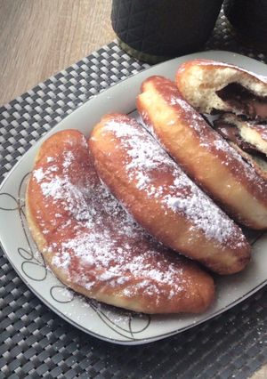 Una foto de Donuts en forma de media luna