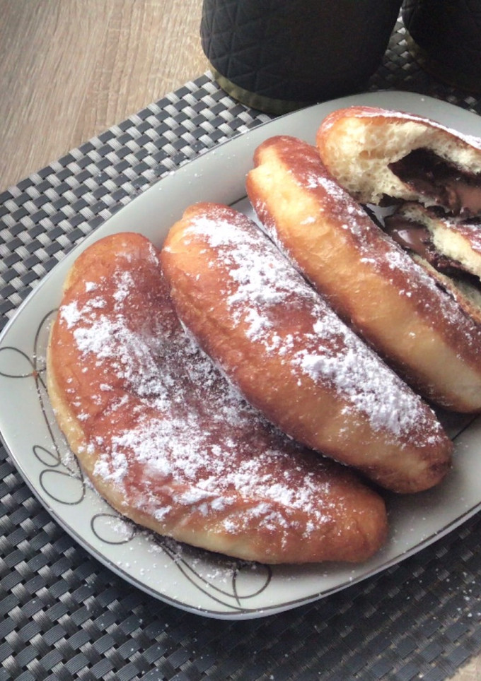 Una foto de Donuts en forma de media luna
