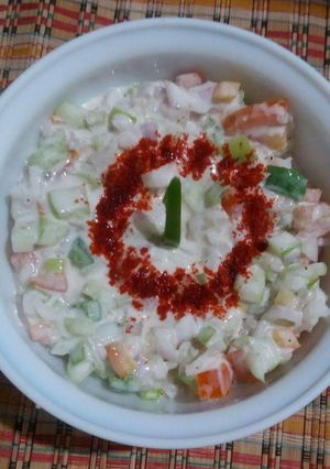 A picture of Kachumber raita.