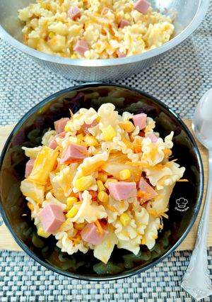Una foto de Ensalada de pasta hawaiana
