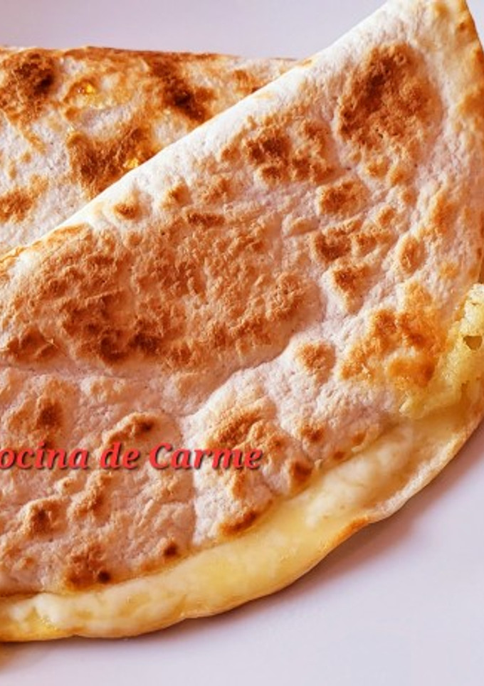 Una foto de Quesadilla de queso y mermelada de naranja amarga